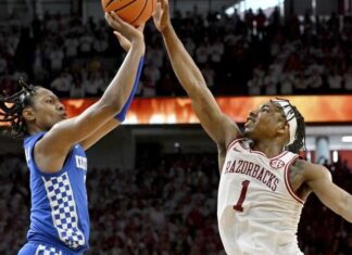  Bozic |  Kentucky advances, advances, then drops 75-73 after late Arkansas rally

