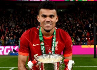 Cara: Would Liverpool have signed an actual take care of Diaz with out the advantages of Tottenham? LONDON, ENGLAND - FEBRUARY 27: (THE SUN OUT, THE SUN ON SUNDAY OUT) Luis Diaz of Liverpool of Liverpool with the EFL Carabao Cup trophy at the end of the Carabao Cup Final match between Chelsea and Liverpool at Wembley Stadium on February 27, 2023 in London, England. (Photo by Andrew Powell/Liverpool FC via Getty Images)