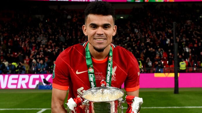 LONDON, ENGLAND - FEBRUARY 27: (THE SUN OUT, THE SUN ON SUNDAY OUT) Luis Diaz of Liverpool of Liverpool with the EFL Carabao Cup trophy at the end of the Carabao Cup Final match between Chelsea and Liverpool at Wembley Stadium on February 27, 2023 in London, England. (Photo by Andrew Powell/Liverpool FC via Getty Images)