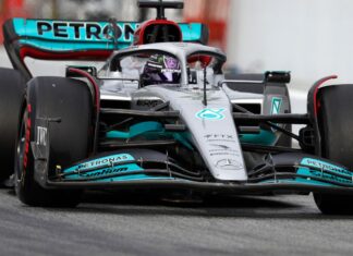 Hamilton hits the front, teams have trouble as first F1 test ends

