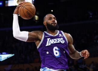 LeBron James says he sees himself with the Lakers ‘so long as I can play’ LeBron James says he sees himself with the Lakers 'as long as I can play'