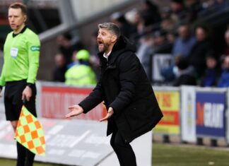 Robinson's first match as St Mirren coach ended in a loss of hearts

