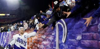 Tampa fans flood Nashville, lightning force win

