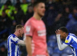 Huddersfield strike twice in late comeback win