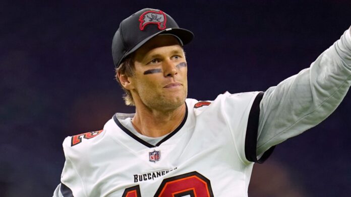 Brady announces NFL return: 'Unfinished business'

