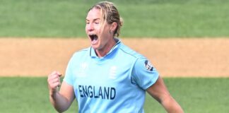 England on their way to the semi-finals after beating Pakistan

