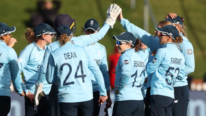 England will face South Africa in the World Cup semi-finals after beating Bangladesh

