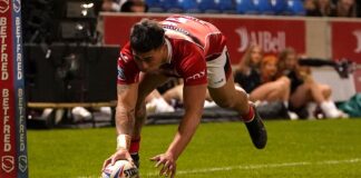  Late explosion sees Red Devils stun rhinos |  Dragon defeats Robins

