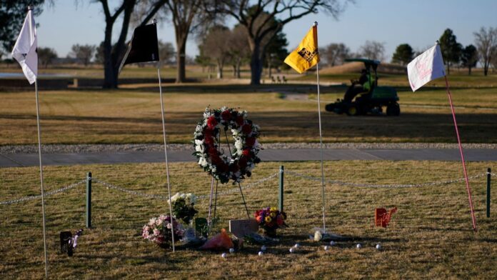 NM school remembers those killed in crash as 'family'

