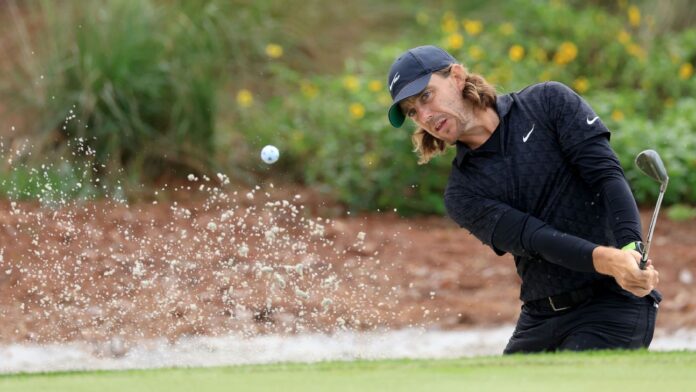 Players: Fleetwood, Hogg lead but weather rules

