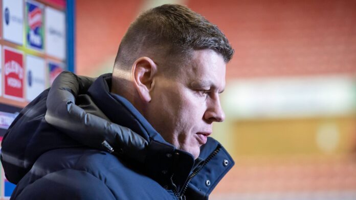  Radford frustrated over disciplinary issues |  Peet: Wigan can still improve

