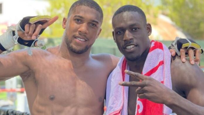 Anthony Joshua (left) and Richard Riakporhe (Instagram: @r_riakporhe)