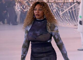 Serena Williams honoring Virgil Abloh, walks the Off-White present of Paris Trend Week Serena Williams honoring Virgil Abloh, walks the Off-White show of Paris Fashion Week