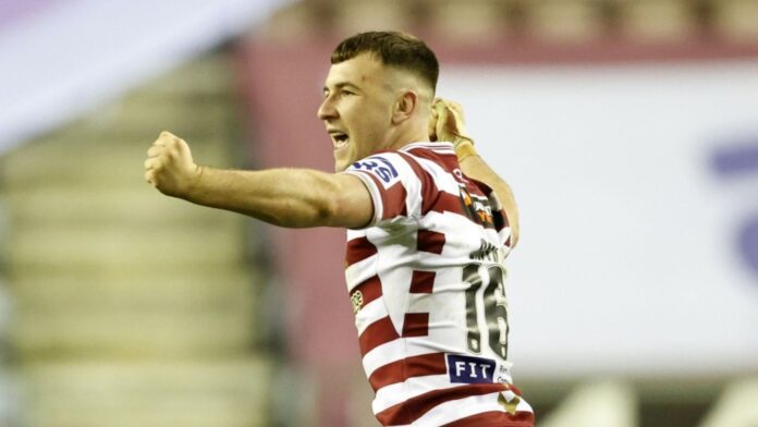 Smith's drop goal sends Wigan top of the Premier League

