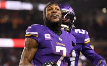 Star CB Peterson says he's re-signed with Vikes

