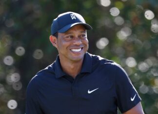 Woods beats Mickelson for Player Impact title

