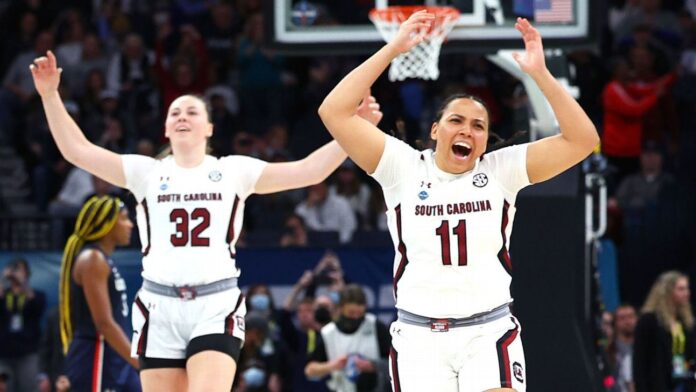 Carolina rolls by UConn to win second national title

