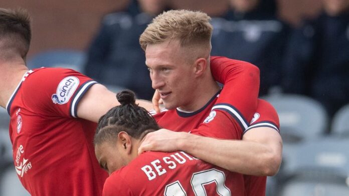 Ross McCrory of Aberdeen celebrated after scoring to make it 2-1