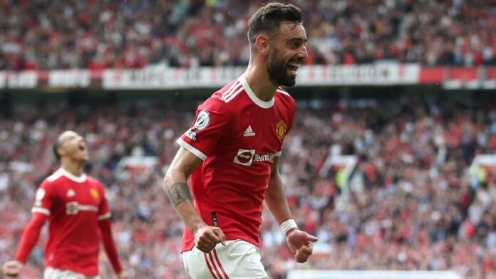 Fernandes signs Man United contract extension


