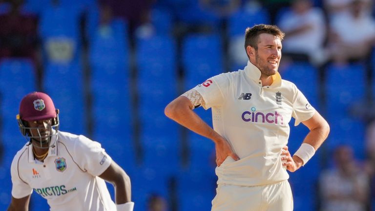 Craig Overton sees England fail to break the Bonner-Holder partnership