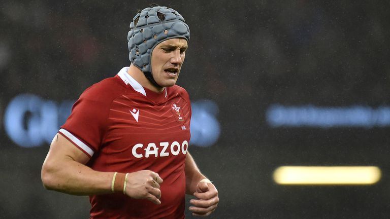 Jonathan Davies had Wales' best chance in the second half, coming in close to the trying line in the corner 