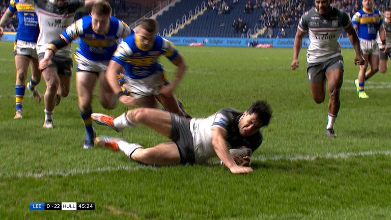 Highlights of the Premier League match between Leeds Rhinos and Hull FC.