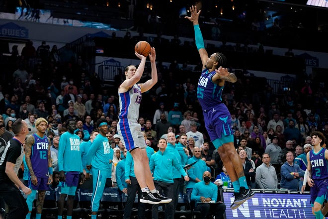 Detroit Pistons forward Kelly Olinick scores a basketball win over Charlotte Hornets forward PJ Washington.