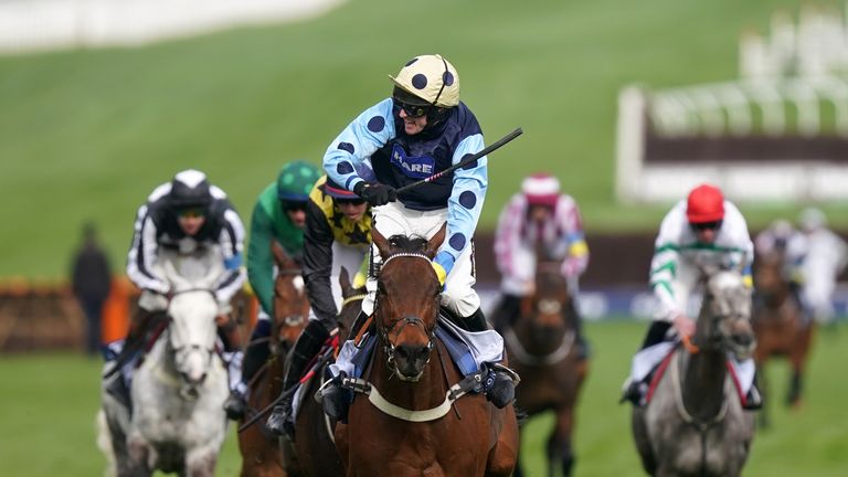 Edwardston and Tom Cannon win Arkle Novices'  Chase