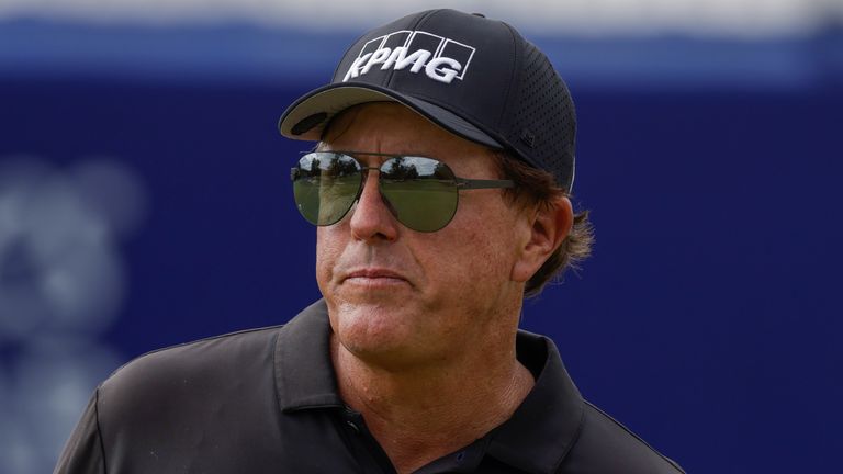 Sky Sports' Jimmy Weir says Mickelson's reputation is in tatters after his comments about the renegade Saudi-backed league, and says his apology may be an attempt to save face.