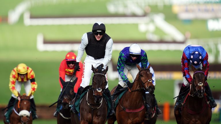 Porter crosses the line in front of Thyme Hill (white cap) at Stayers' & #39;  obstacle