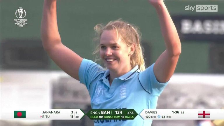 England beat Bangladesh by 100 points to qualify for the Women's World Cup semi-finals