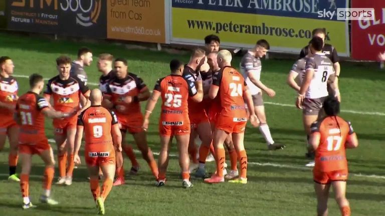 Highlights of the Betfred Super League match between Castleford Tigers and Hull FC.
