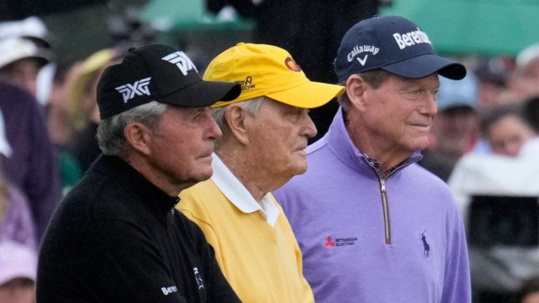Jack Nicklaus (centre) and Gary Player (right) have been honorary debuts since 2010 and 2012 respectively