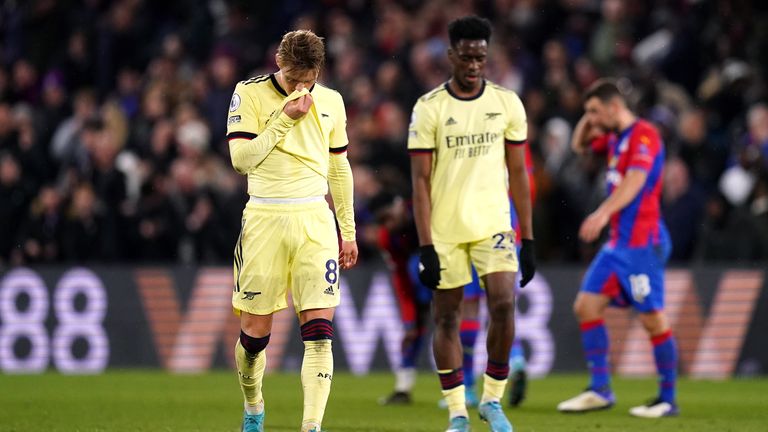 Arsenal players look desperate after losing to Crystal Palace
