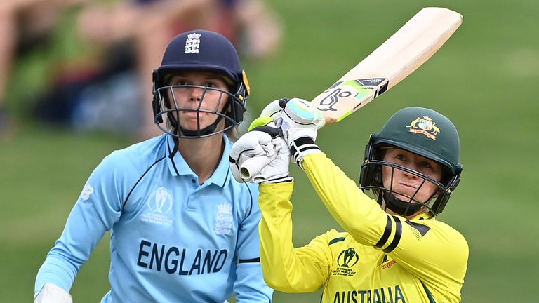 England's Amy Jones says the team held together during their loss and says she is full of confidence ahead of the semi-final against South Africa.