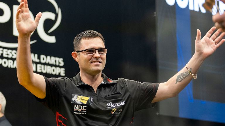 Damon Hyta claimed his third PDC title with a stunning victory over Gary Anderson in the Fifth Players Championship final on Saturday in Barnsley.