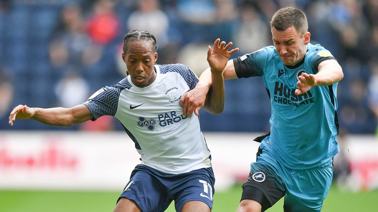 Daniel Johnson Preston North End in a fight with Millwall Jed Wallace
