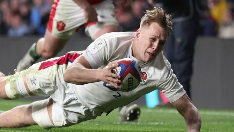 Alex Dombrandt scored England's only attempt to win, after a malfunction in Wales' streak 