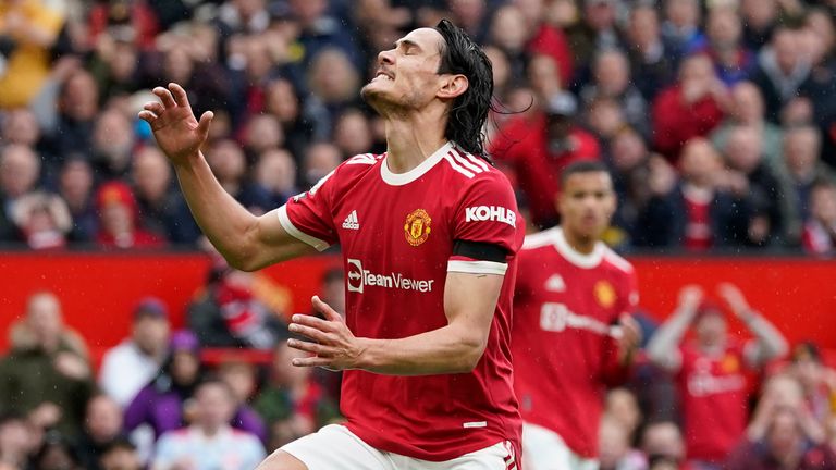 Edinson Cavani reacts to his header saved (Andrew Yates/CSM via ZUMA Wire)