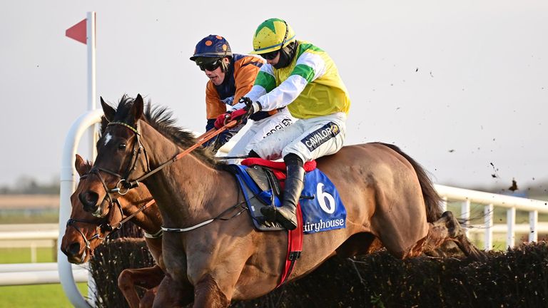 Enjoy D & # 39;  Allen and Conor Orr (Nearby), Win the Irish Stallion Farms EBF Steeplechase Novice Contest at the Fairyhouse