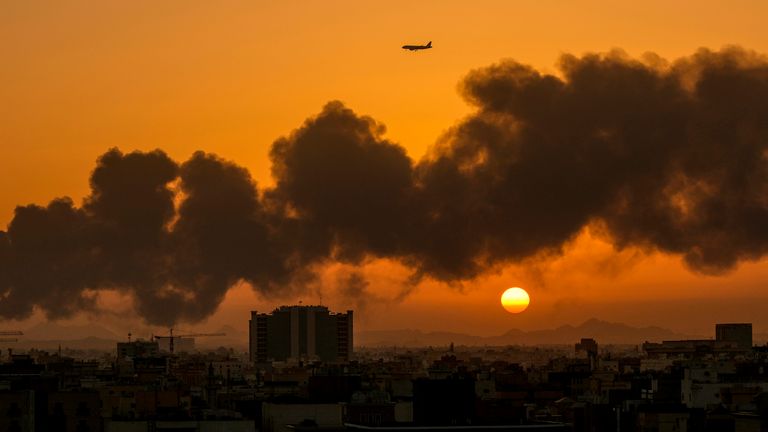 Simon Lazenby says that after a bewildering and troubling day on Friday, the drivers are now unanimous in their decision to continue the Grand Prix in Saudi Arabia.