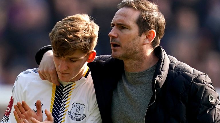 Everton Anthony Gordon and full-time manager Frank Lampard after the Emirates FA Cup quarter-final match in Selhurst Park, London.  Photo date: Sunday, March 20, 2023.