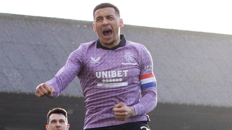 James Tavernier celebrated after a penalty kick led Rangers to a 2-0 lead over Dundee