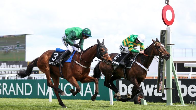 Jonbon just beats El Fabiolo in a big fight at Aintree