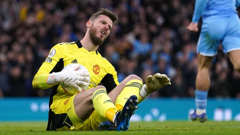 David de Gea gets hit for the third time by Mahrez