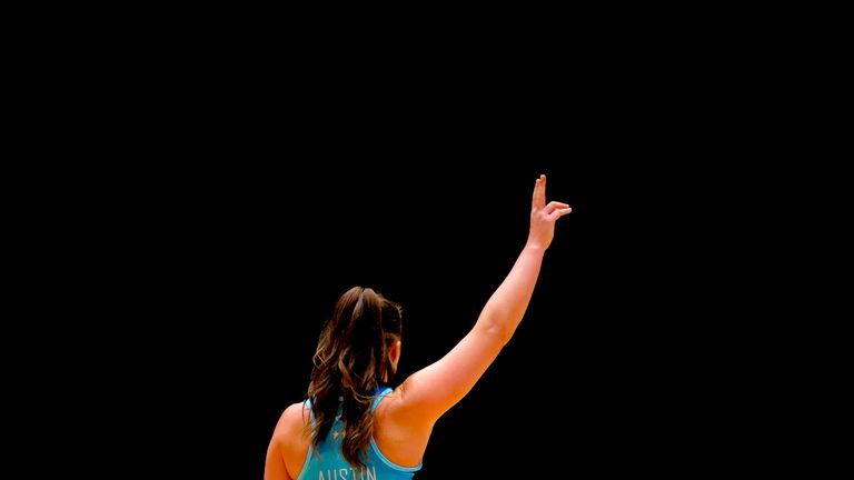 Watch the highlights of the confrontation between Surrey Storm and Leeds Rhinos Netball
