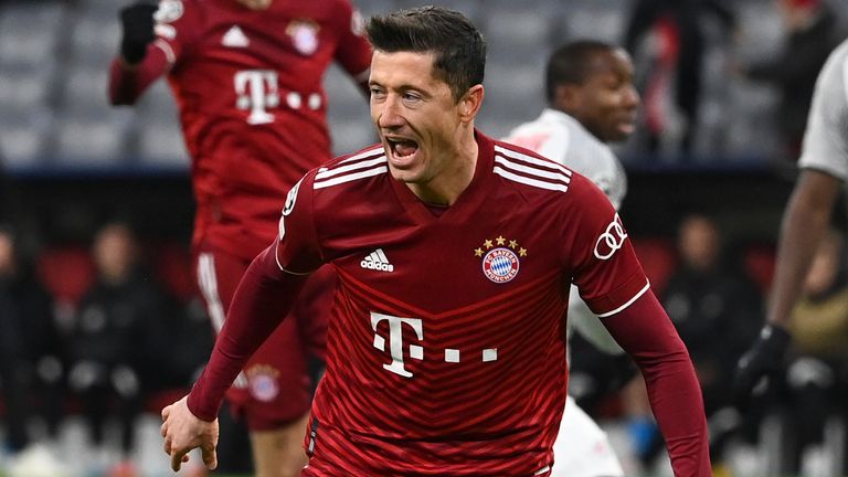 Robert Lewandowski celebrates scoring Bayern's first goal of the match (Sven Hoppe / picture-alliance / dpa / AP Images)