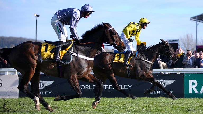 Santini (near) has just been defeated by Photo Album in the 2020 Gold Cup