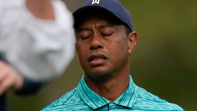 Woods mixed four birds with six ghosts during his second round