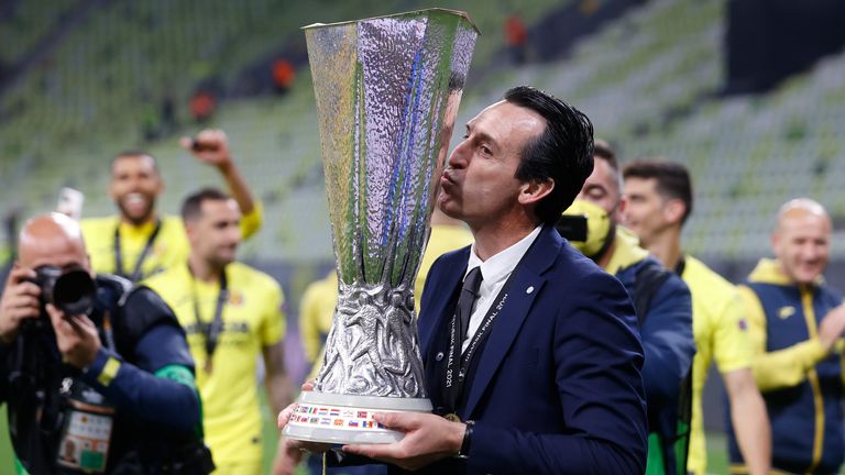 Emery accepts the Europa League Cup in Gdansk